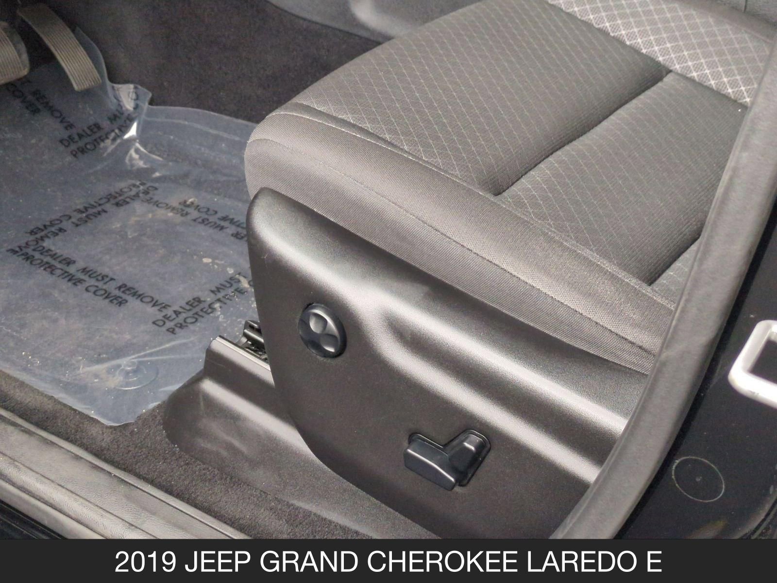 Used 2019 Jeep Grand Cherokee Laredo RWD image 15