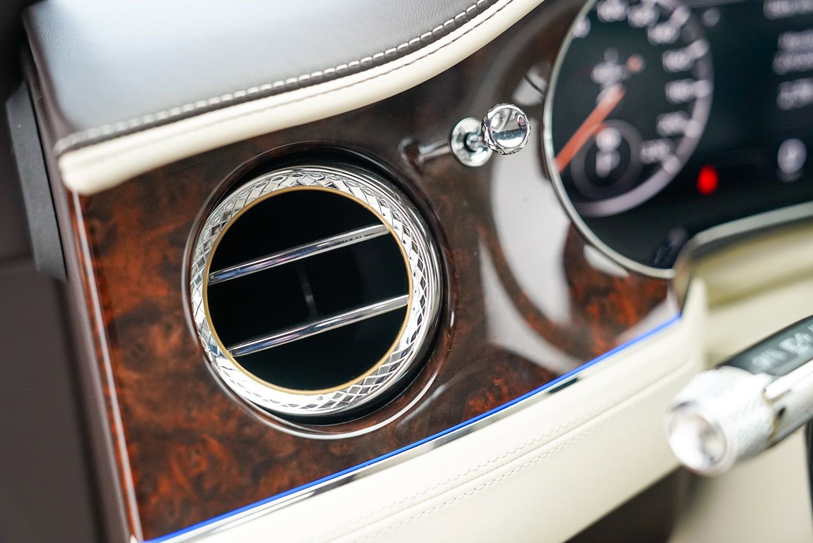 Used 2023 Bentley Continental GT Azure image 16