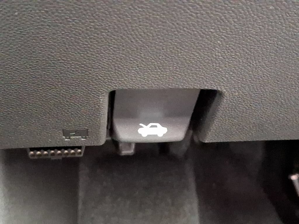 New 2027 Chevrolet Bolt LT w/ Comfort Package FWD image 17