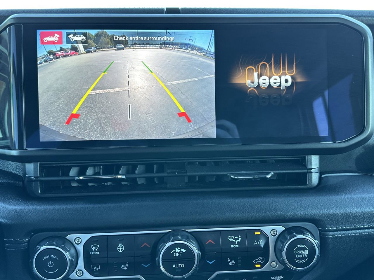 Used 2024 Jeep Wrangler Unlimited Sahara w/ Technology Group image 4