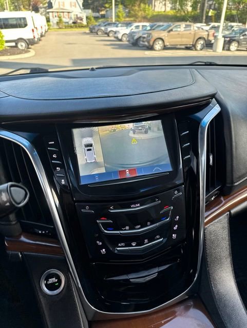 Used 2018 Cadillac Escalade Luxury AWD/4WD image 31