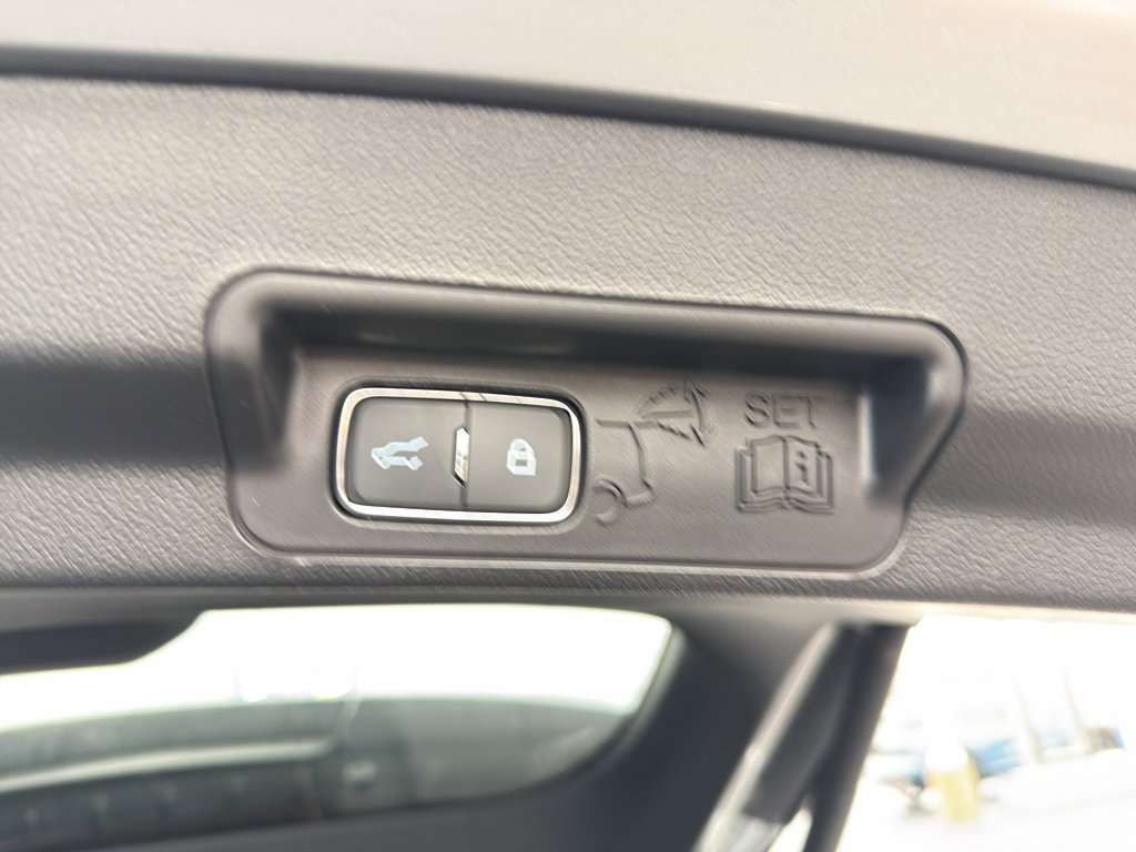 Used 2023 Ford Explorer Limited image 14