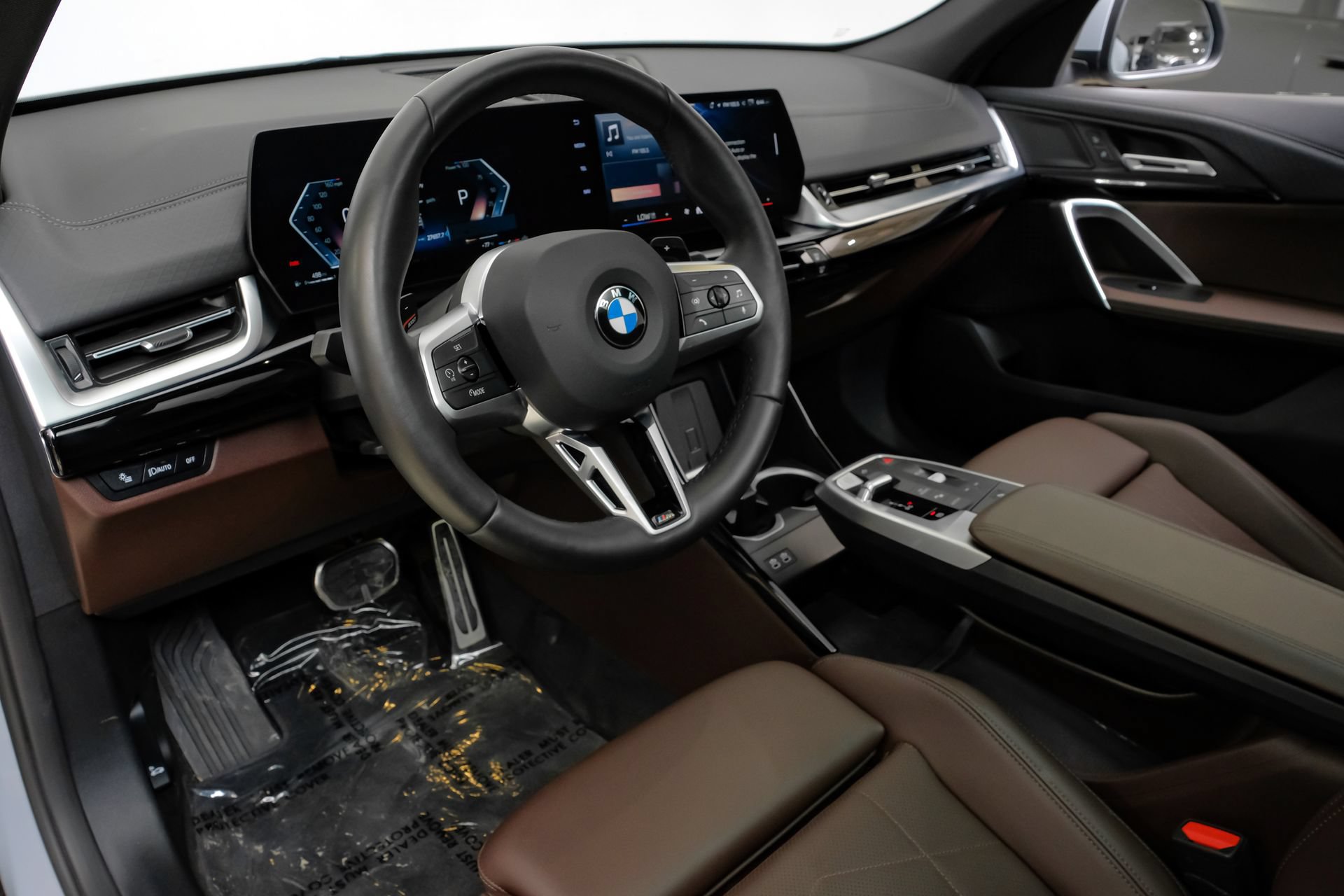 Used 2025 BMW X2 xDrive28i AWD/4WD image 3