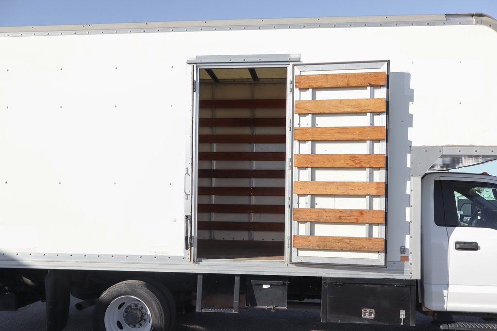 Used 2017 Ford F550 2WD Regular Cab Super Duty image 14