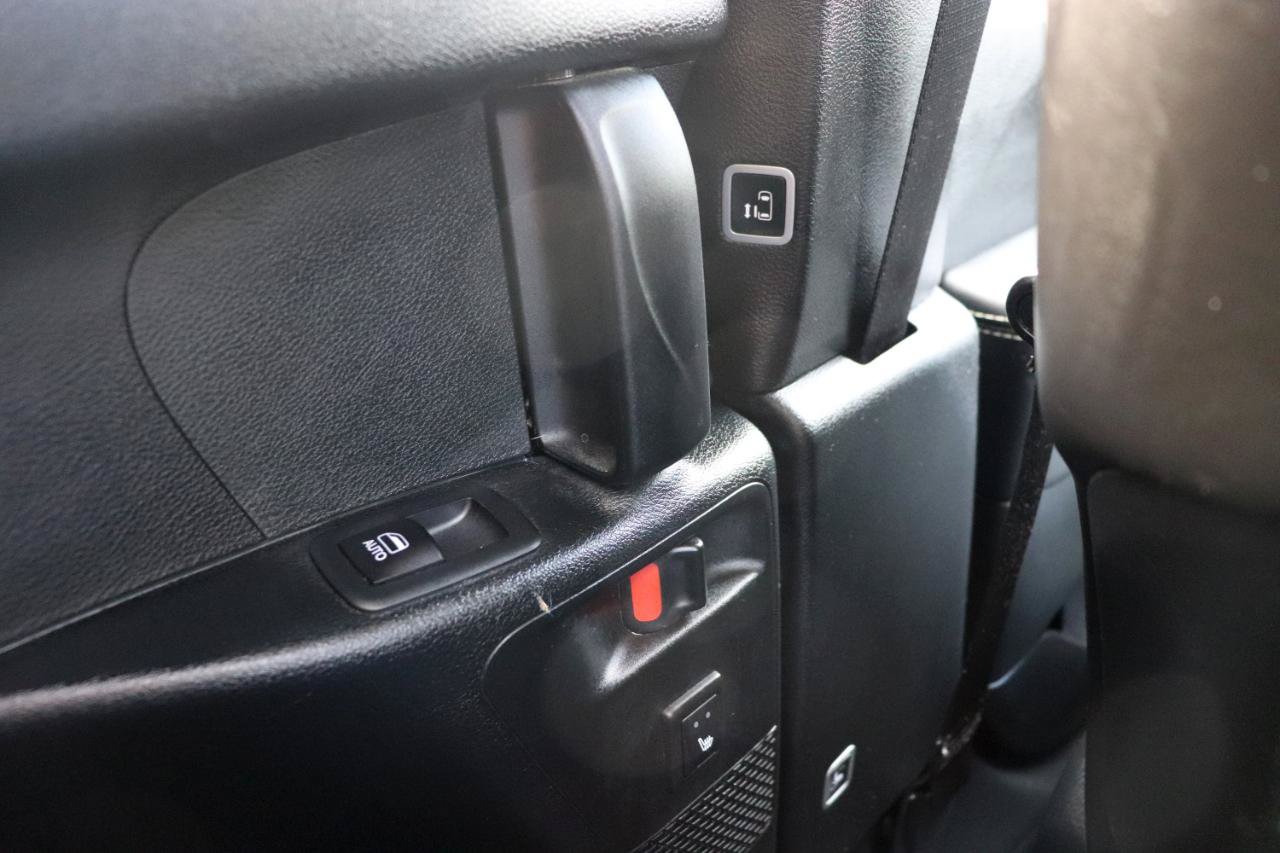 Used 2026 Chrysler Pacifica Limited FWD image 28