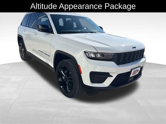Used 2023 Jeep Grand Cherokee Altitude image 4