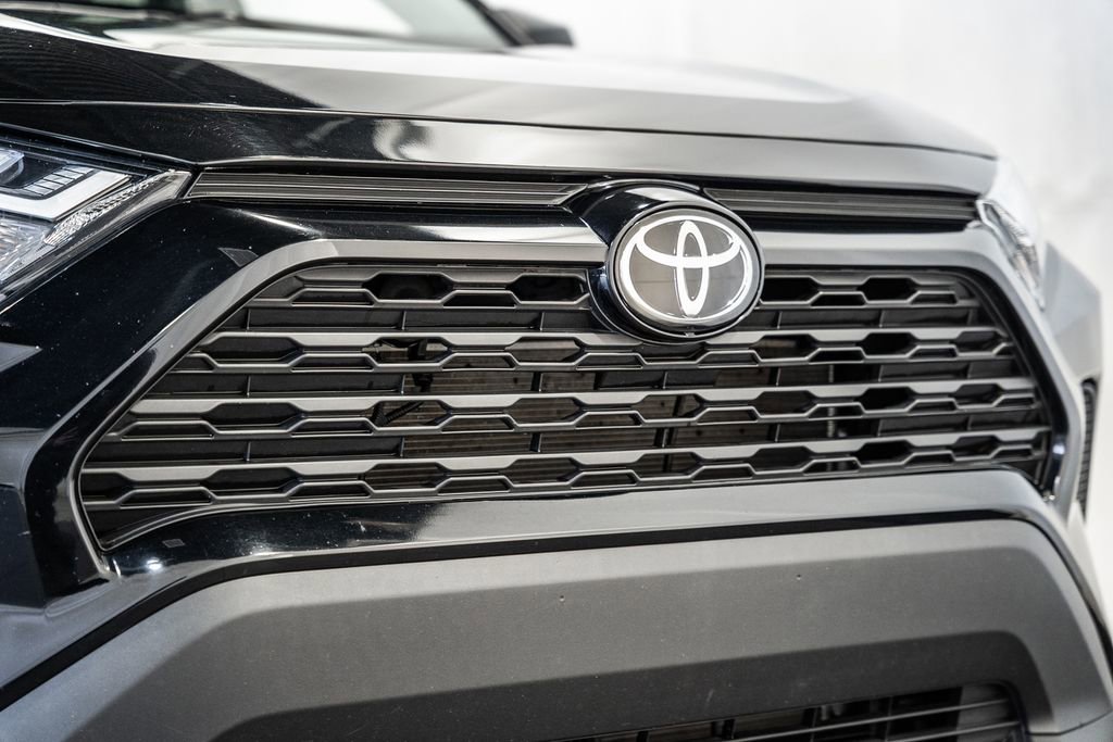 Used 2025 Toyota RAV4 XLE image 9