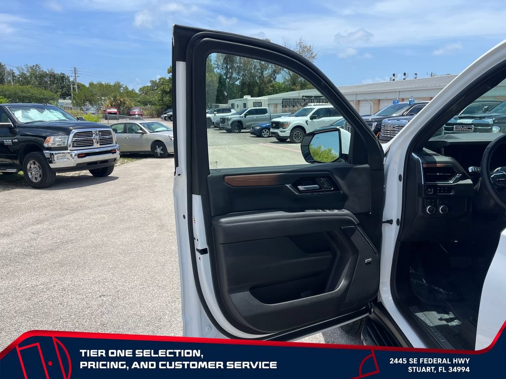 Used 2025 GMC Yukon Denali AWD/4WD image 11