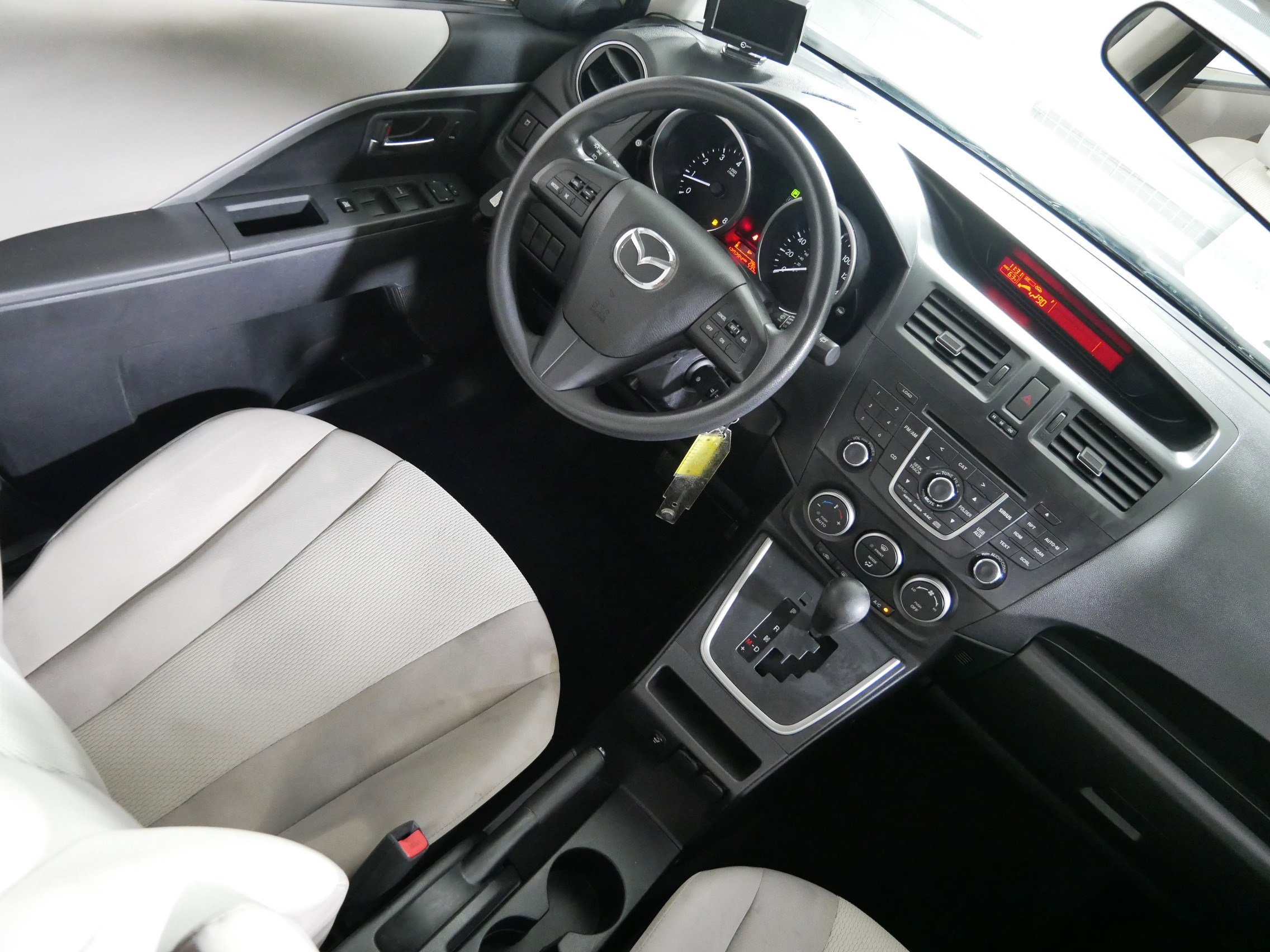 Used 2015 MAZDA MAZDA5 Sport image 9