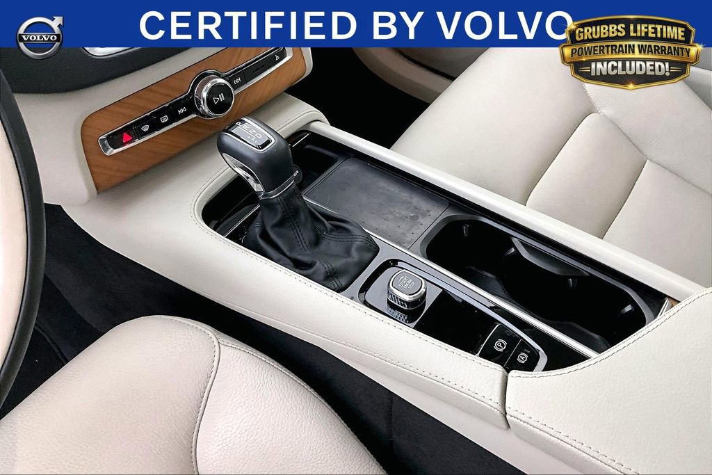 Used 2022 Volvo XC90 T6 Momentum w/ Climate Package AWD/4WD image 18