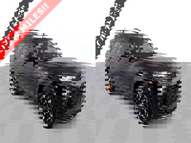 Used 2023 Chevrolet TrailBlazer RS w/ Sun and Liftgate Package image 2