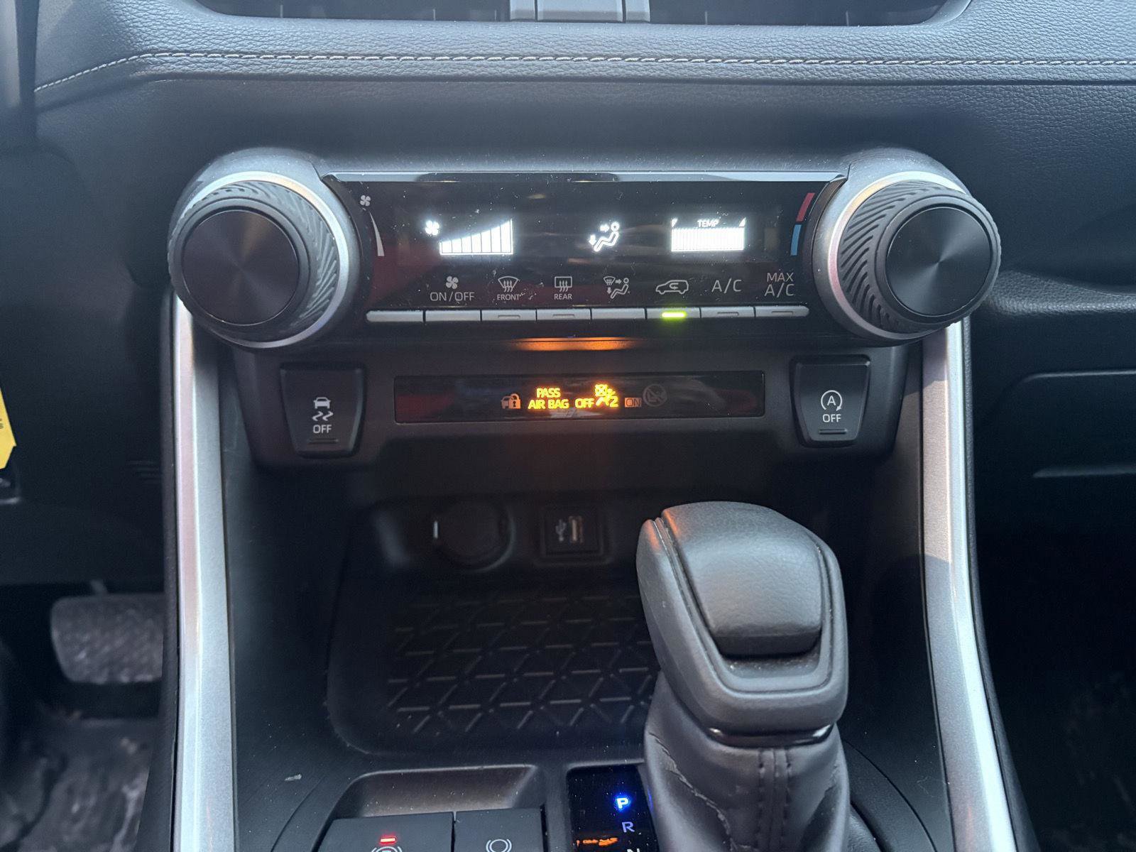 Used 2025 Toyota RAV4 LE image 17