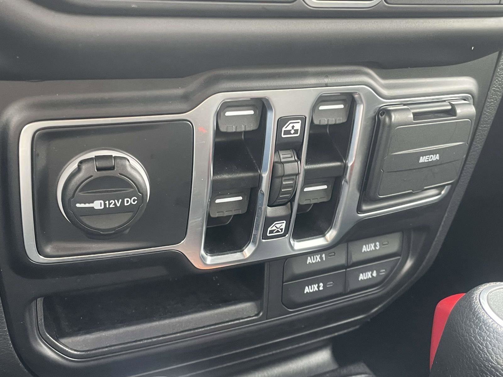 Used 2023 Jeep Gladiator Sport image 11