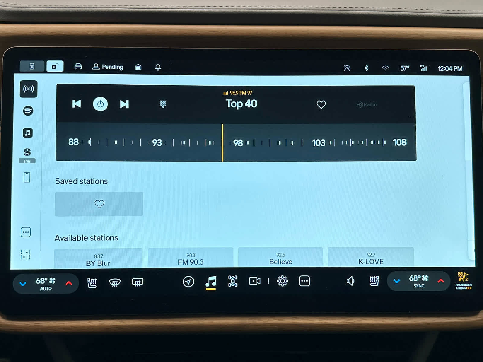 Used 2026 Rivian R1S Premium image 32
