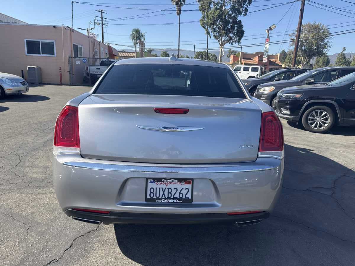 Used 2016 Chrysler 300 Limited image 6