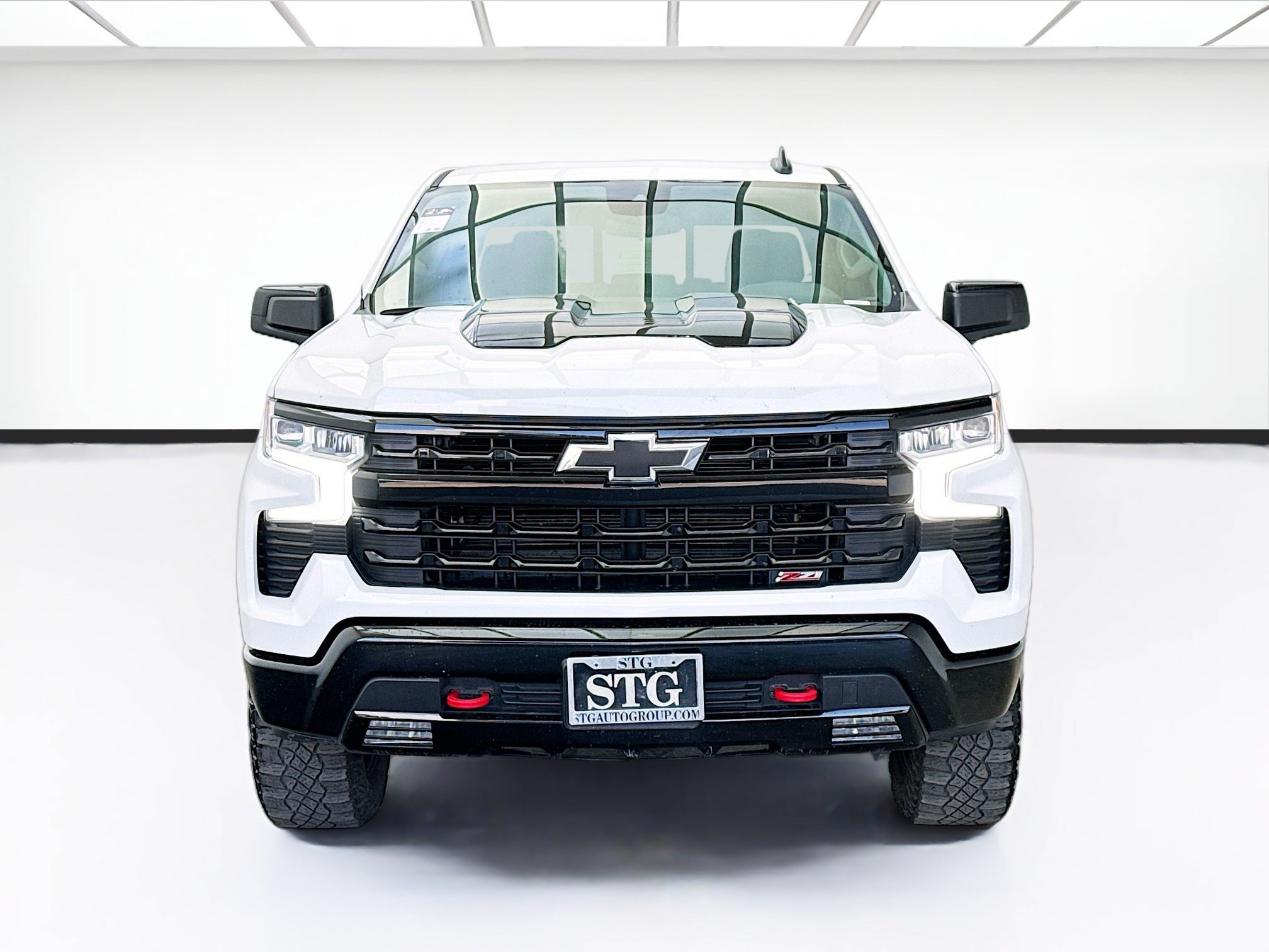 Used 2024 Chevrolet Silverado 1500 LT Trail Boss w/ Convenience Package II AWD/4WD image 2