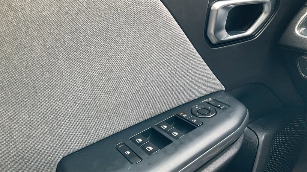 Used 2025 Kia K4 EX image 18