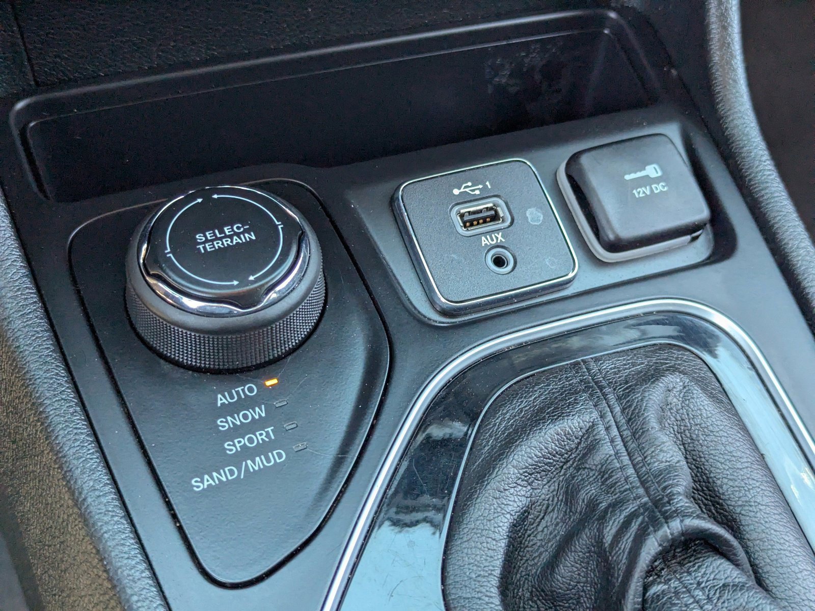 Used 2023 Jeep Cherokee Altitude Lux image 30