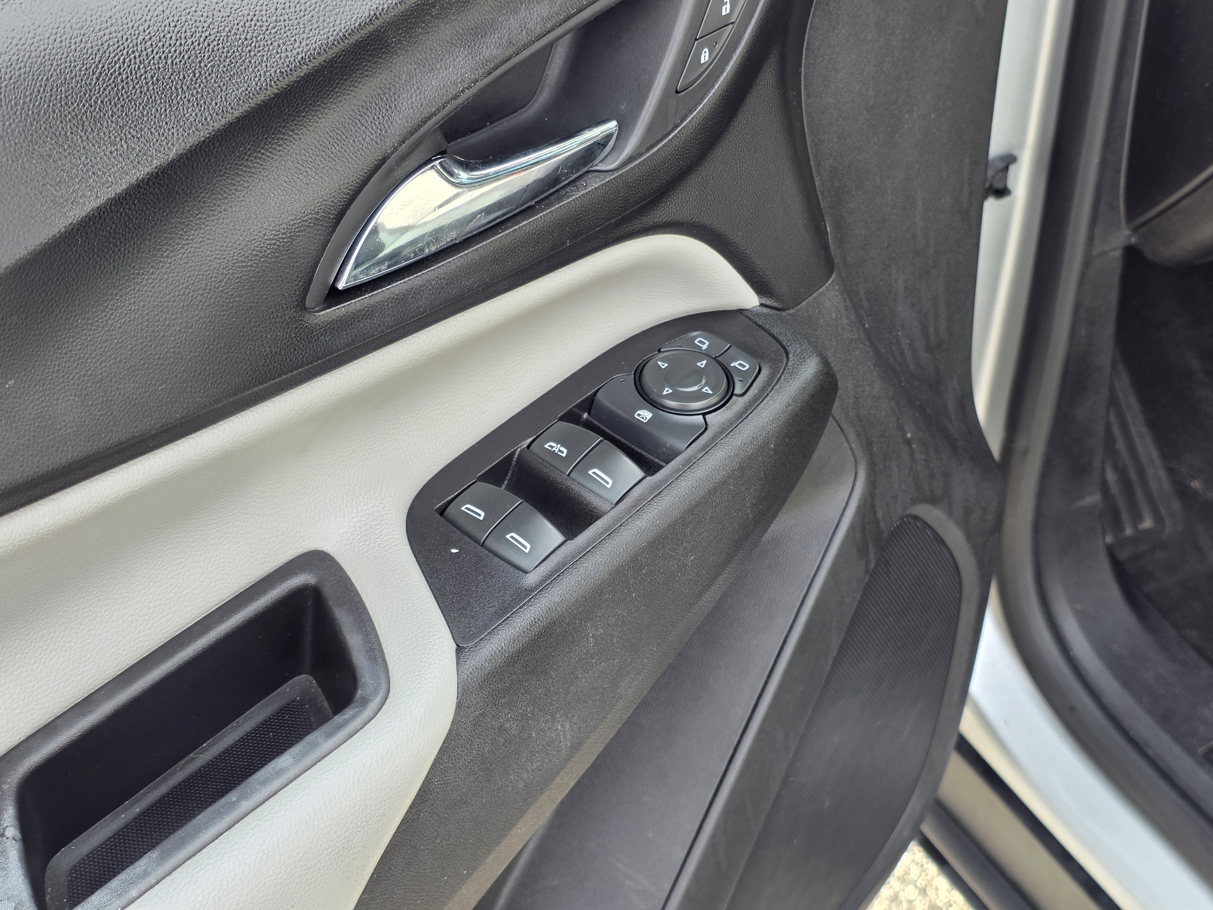 Used 2019 Chevrolet Equinox LS image 16