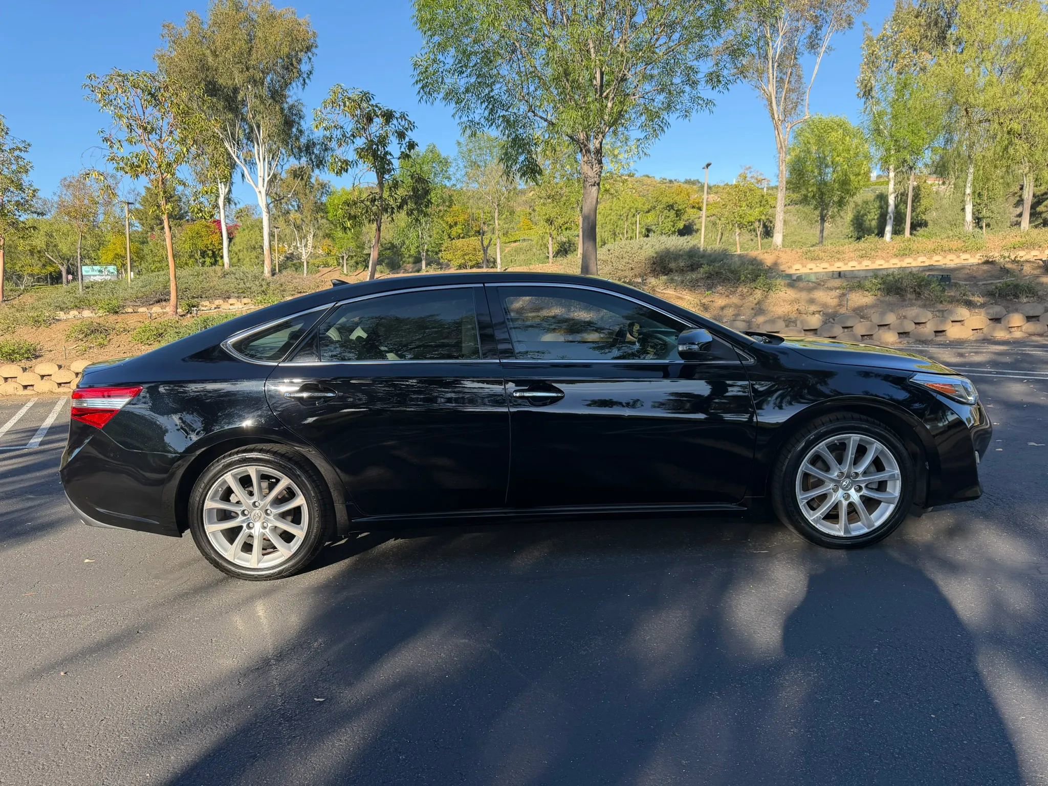 Used 2013 Toyota Avalon Limited FWD image 6