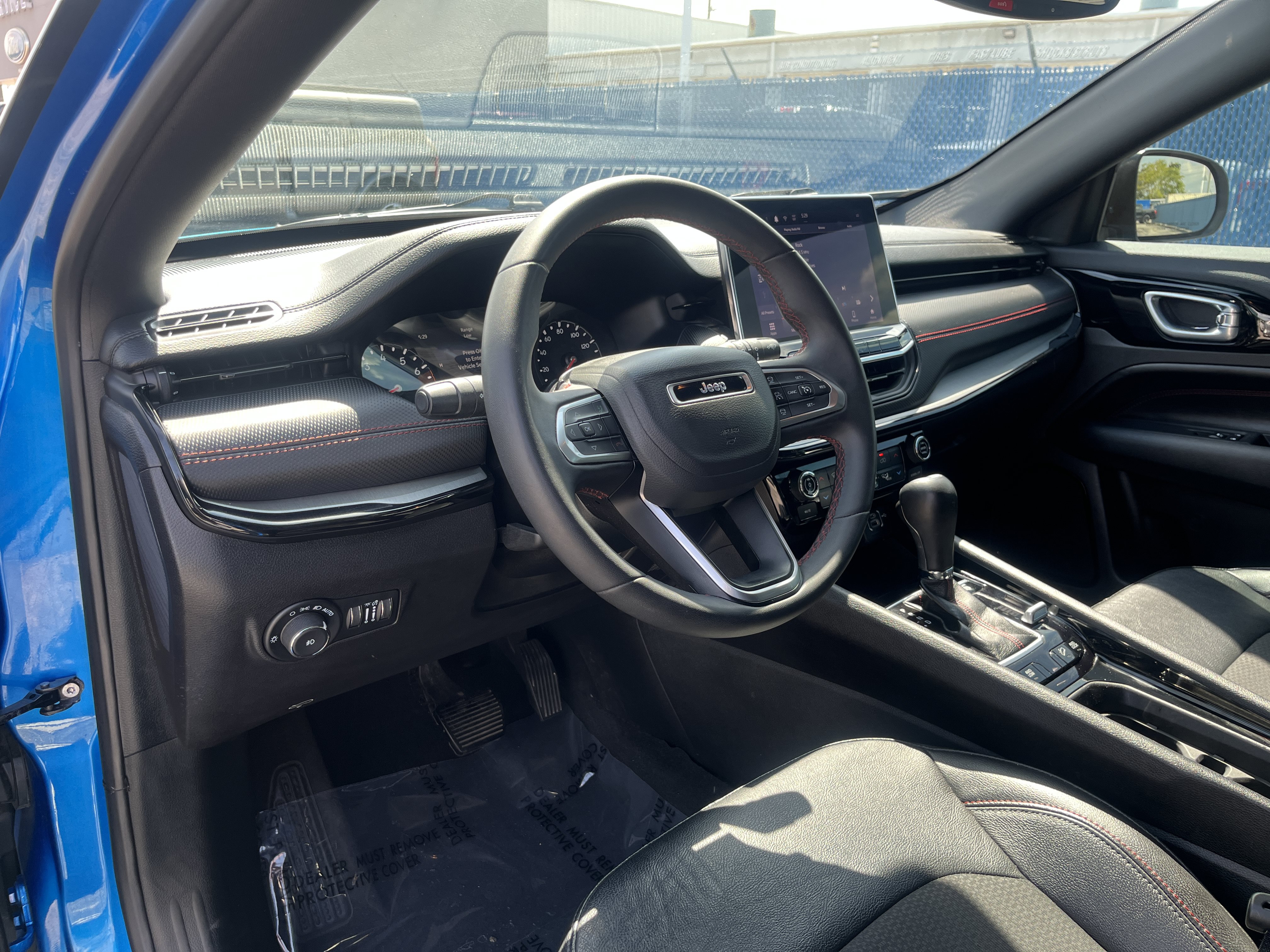 Used 2025 Jeep Compass Trailhawk AWD/4WD image 13