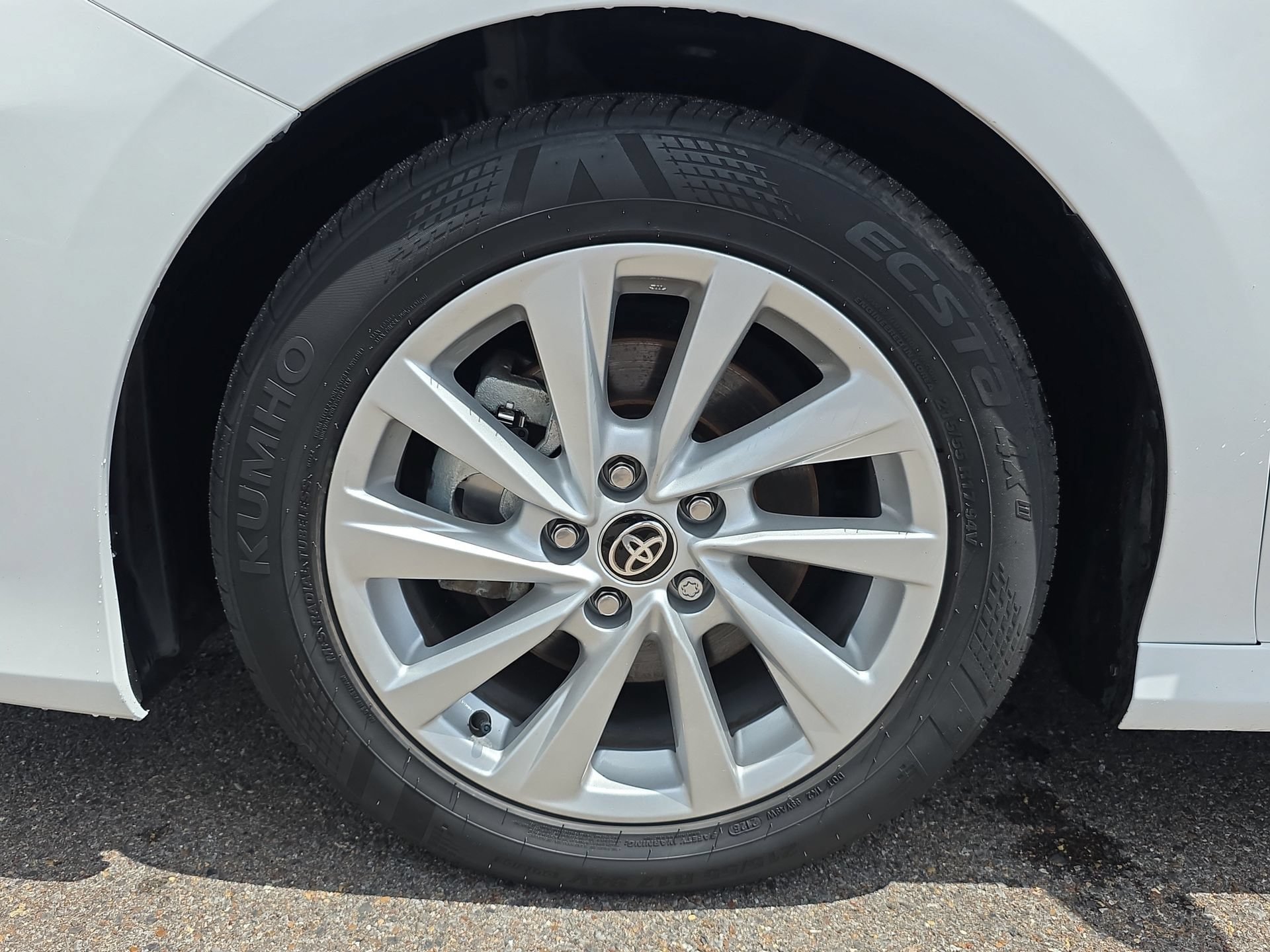 Used 2024 Toyota Camry LE FWD image 9