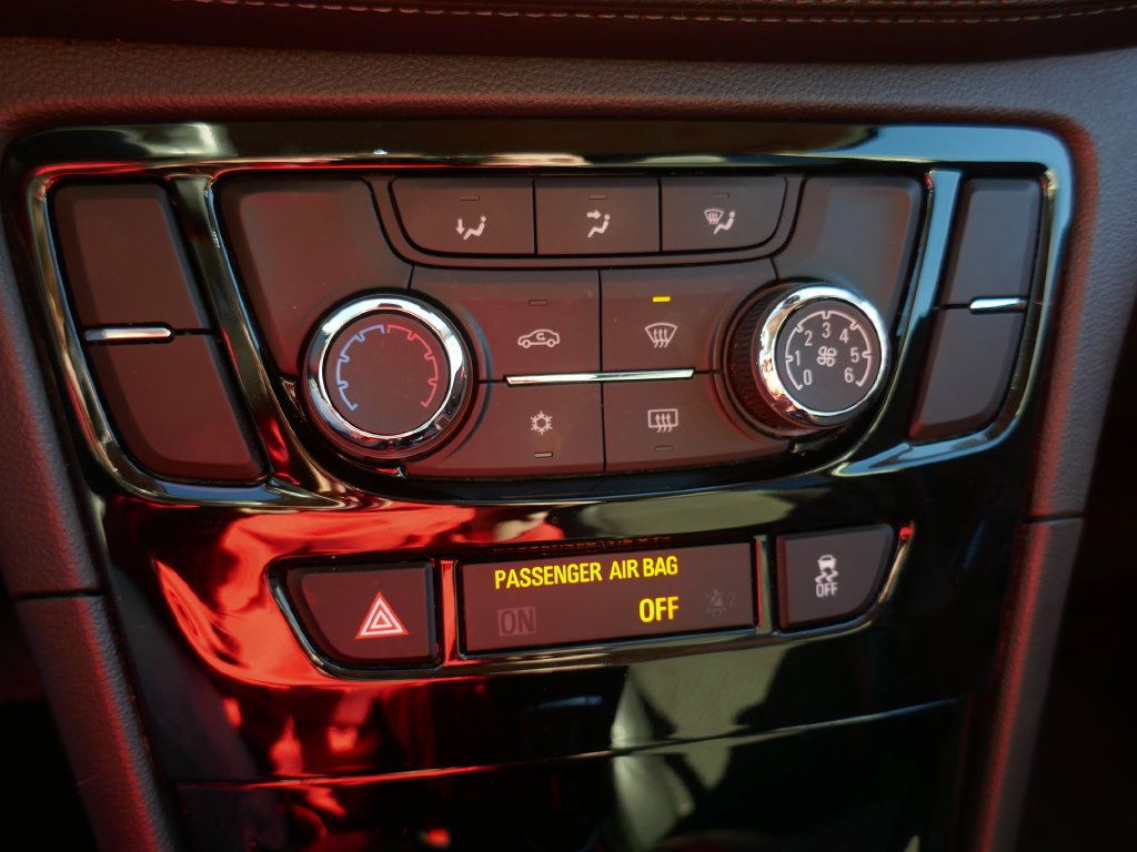 Certified 2019 Buick Encore Preferred FWD image 26