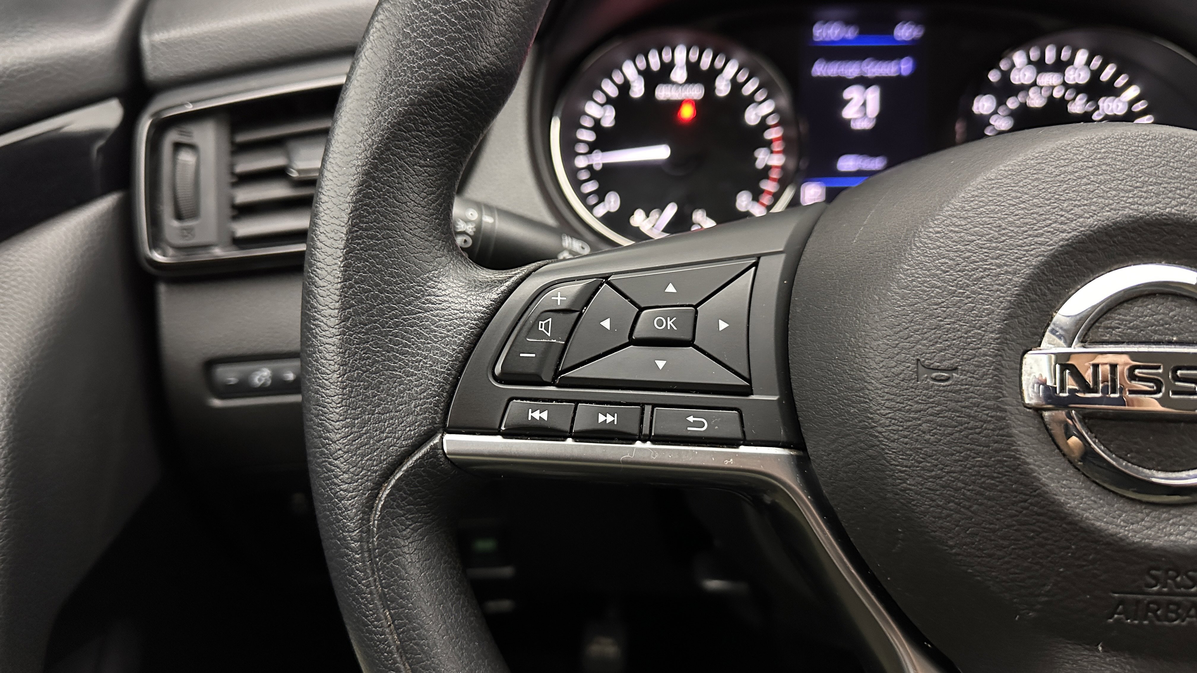 Used 2019 Nissan Rogue Sport SV FWD image 18