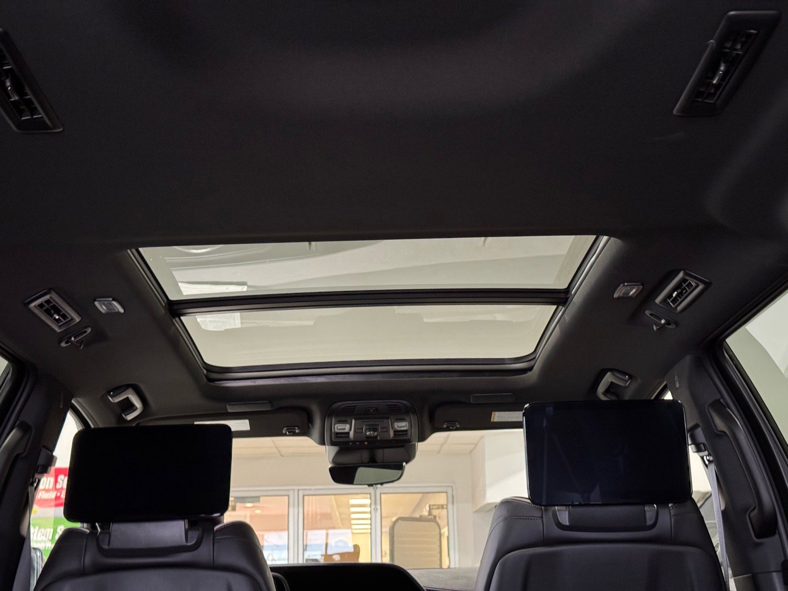 Used 2021 Cadillac Escalade ESV Premium Luxury AWD/4WD image 11