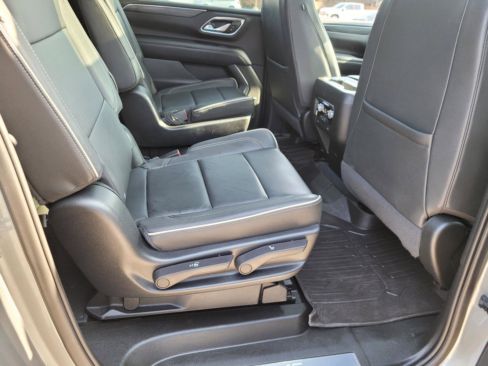 Used 2023 GMC Yukon XL SLT AWD/4WD image 12