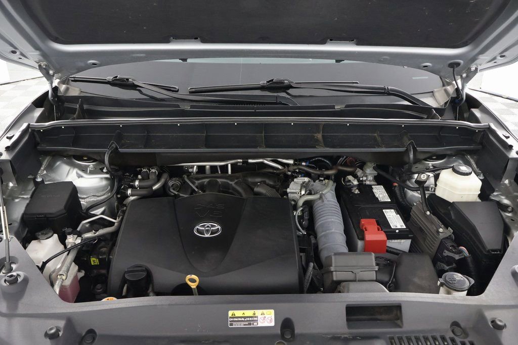 Used 2021 Toyota Highlander XLE image 13