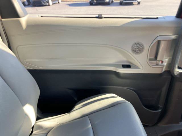 Certified 2023 Toyota Sienna XLE FWD image 22