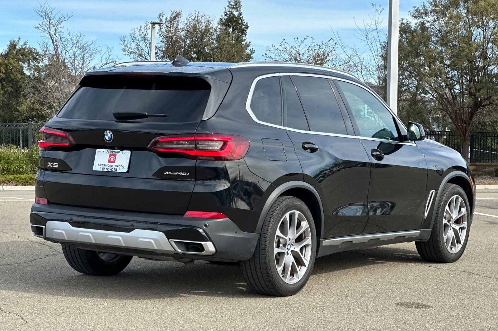Used 2022 BMW X5 xDrive40i w/ Parking Assistance Package AWD/4WD image 4