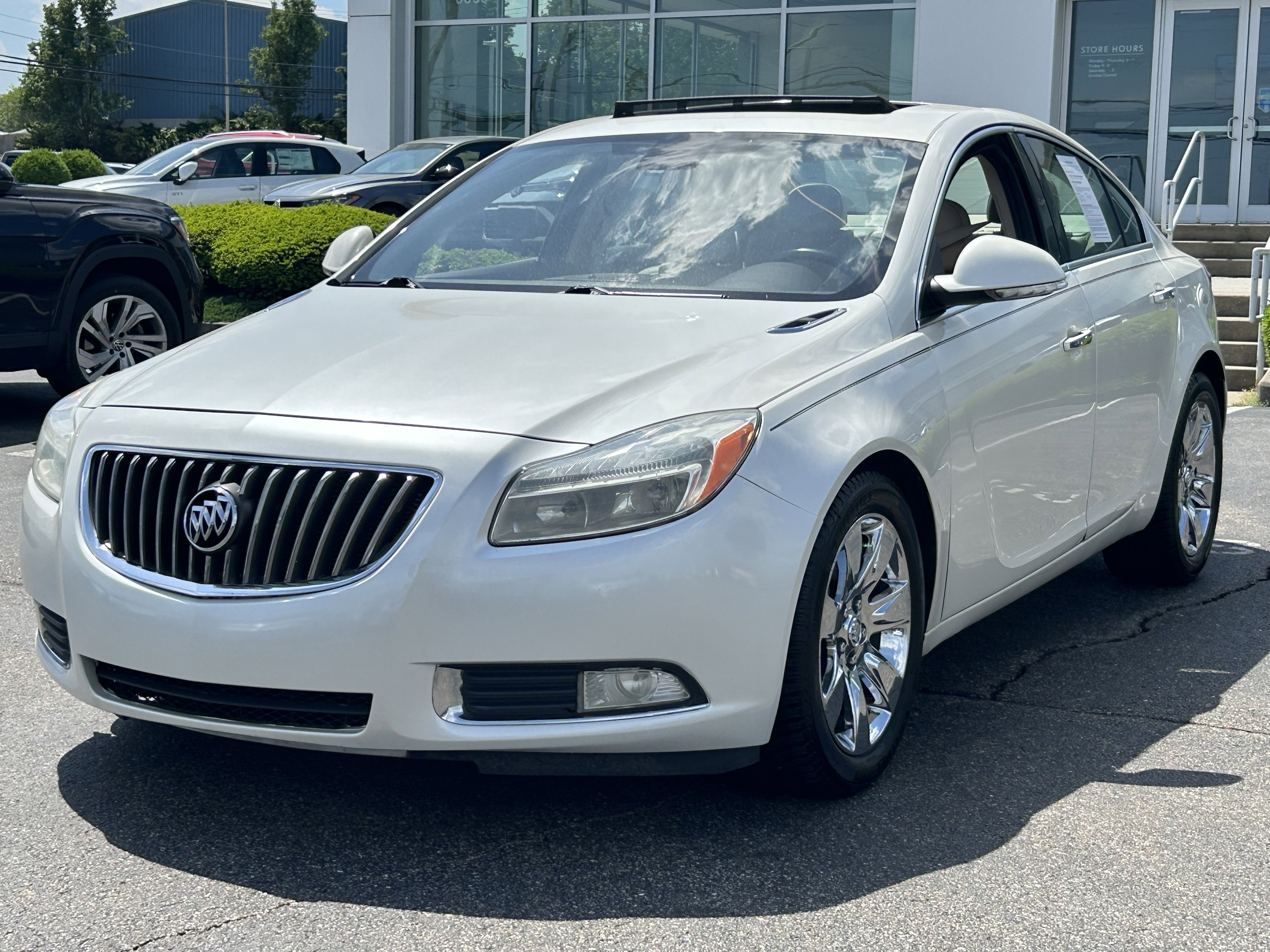 Used 2013 Buick Regal Premium FWD image 3