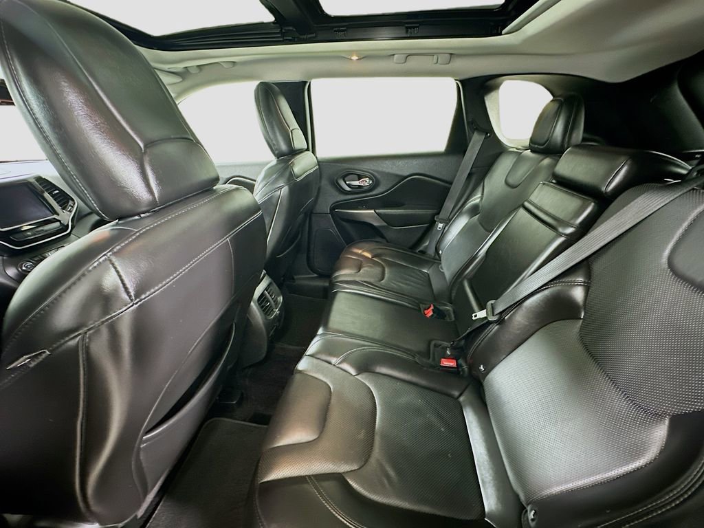 Used 2019 Jeep Cherokee Limited image 23