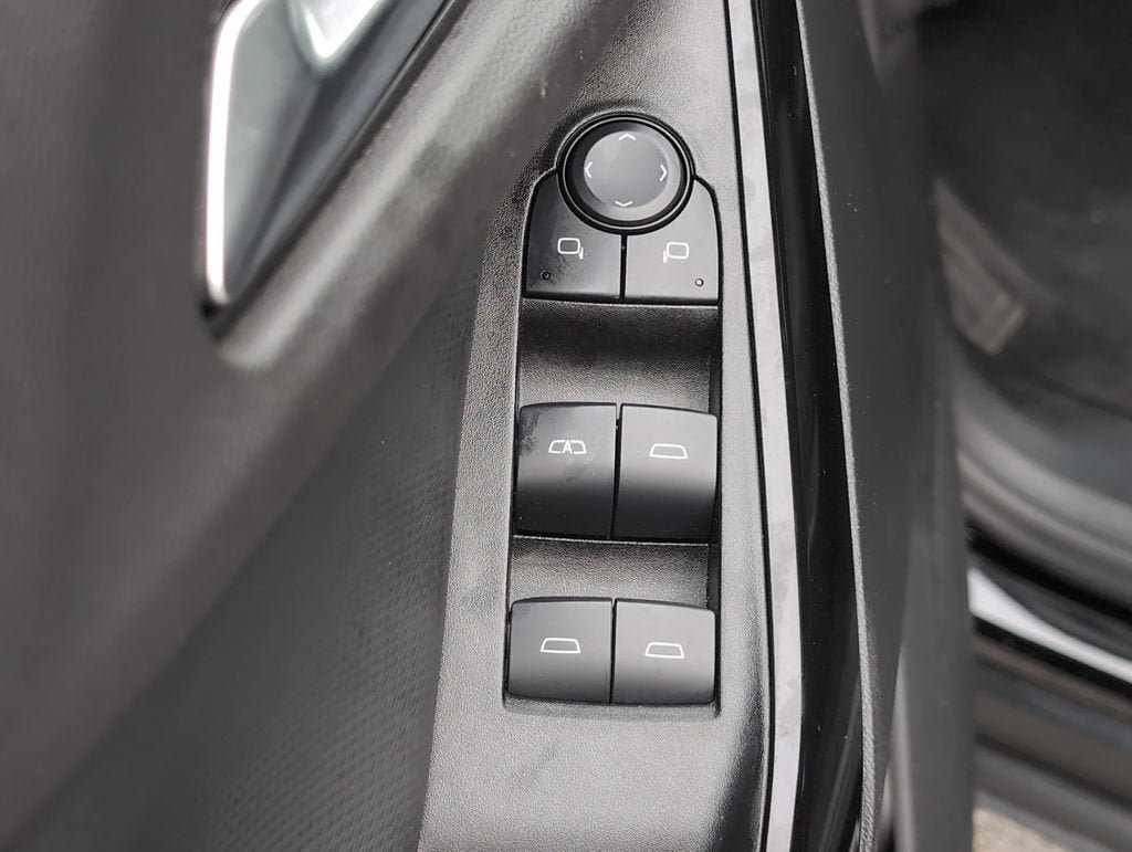 Used 2025 Chevrolet Equinox LT FWD image 18