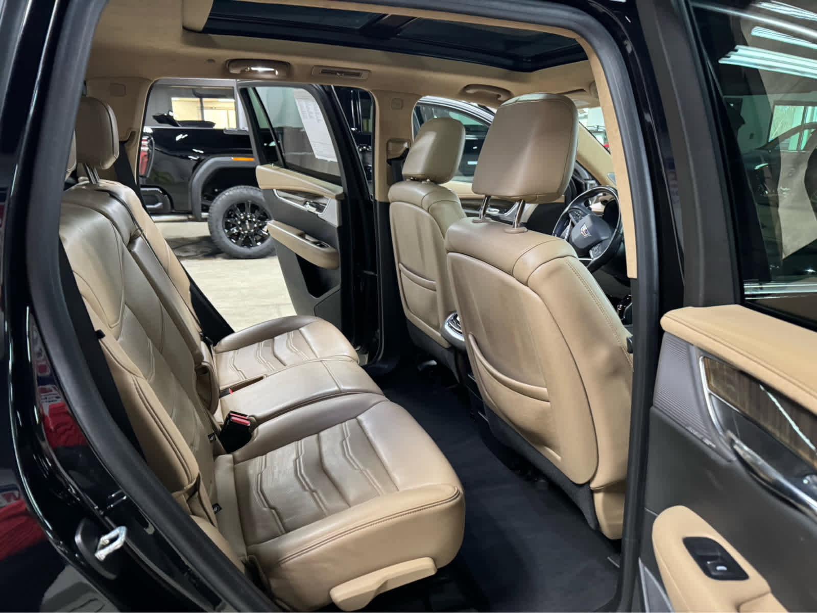 Used 2020 Cadillac XT6 Premium Luxury w/ Platinum Package image 12