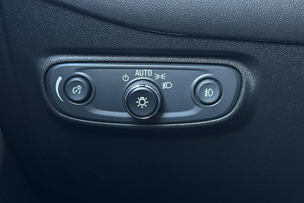 Used 2020 Chevrolet Equinox LT w/ Sport Edition FWD image 32