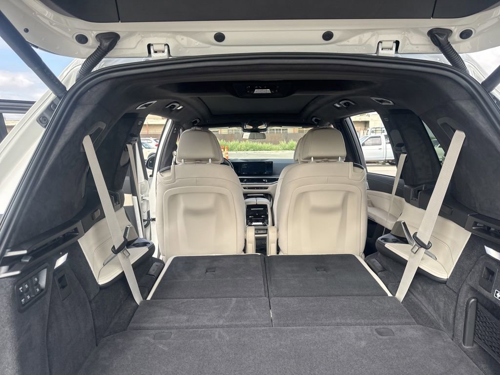 Used 2025 BMW X7 M60i image 16