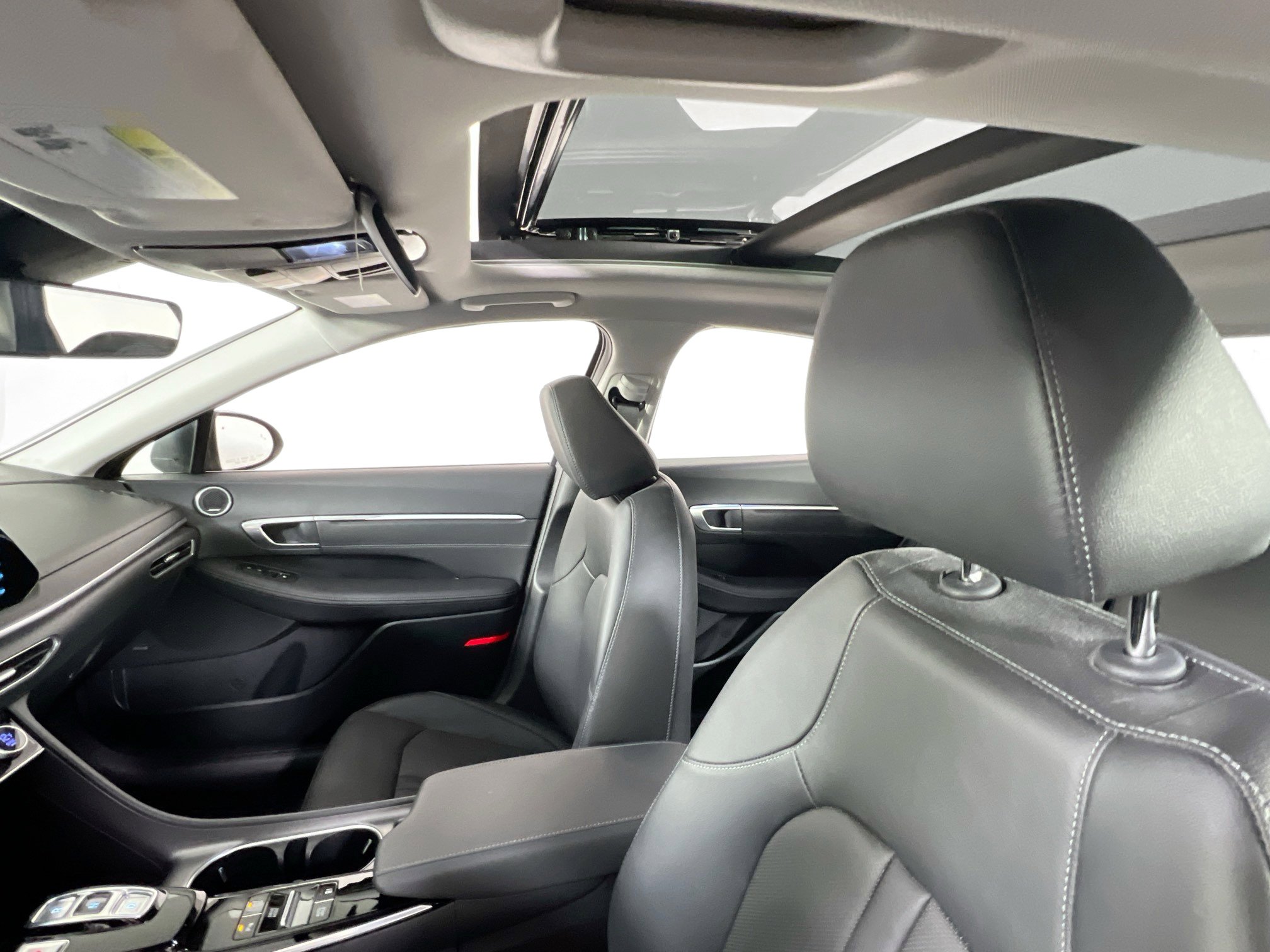 Used 2022 Hyundai Sonata Limited image 22