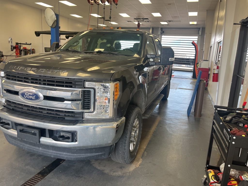 Used 2017 Ford F250 XL w/ STX Appearance Package AWD/4WD image 3
