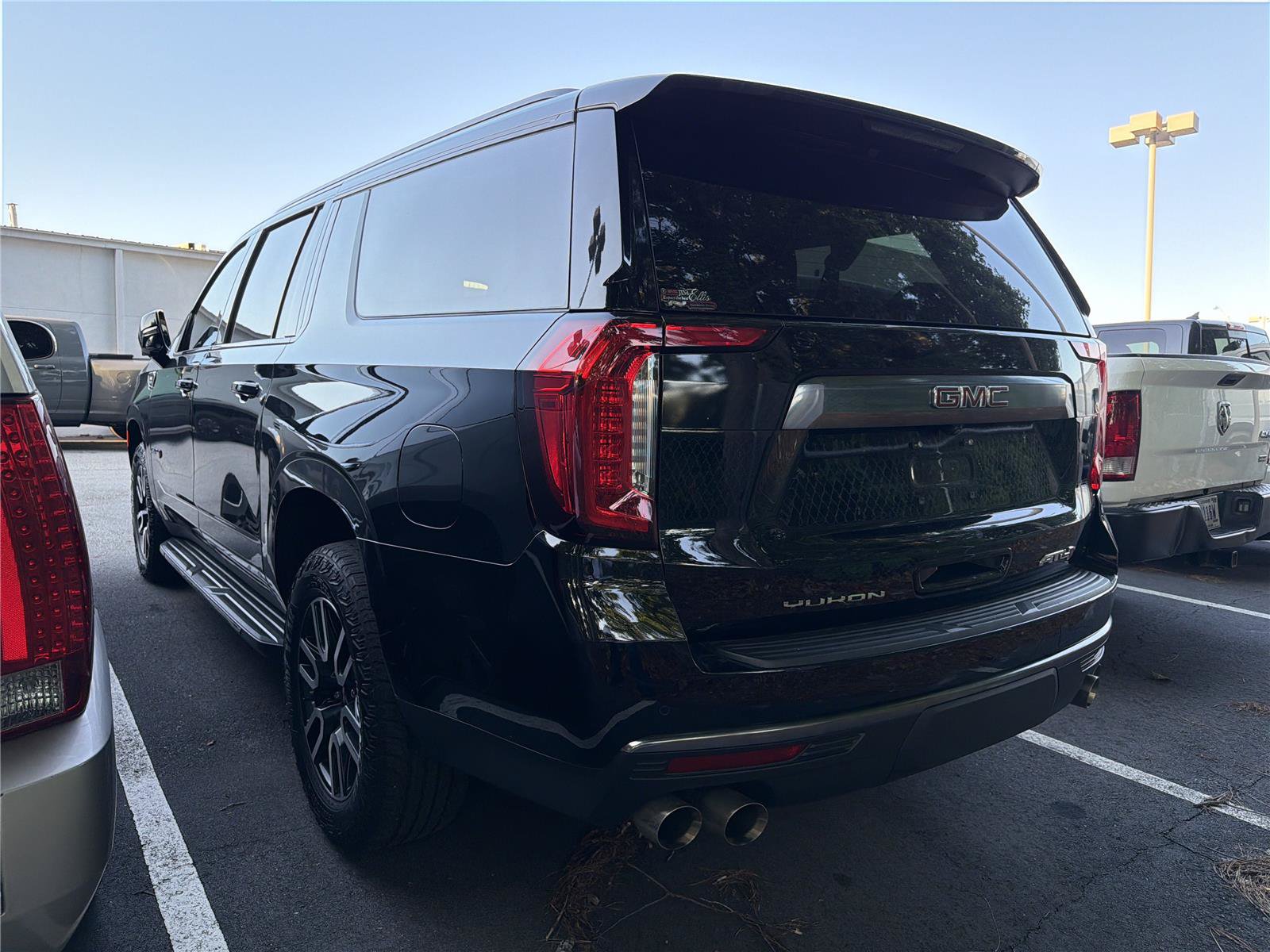 Used 2024 GMC Yukon XL AT4 w/ Technology Package AWD/4WD image 6