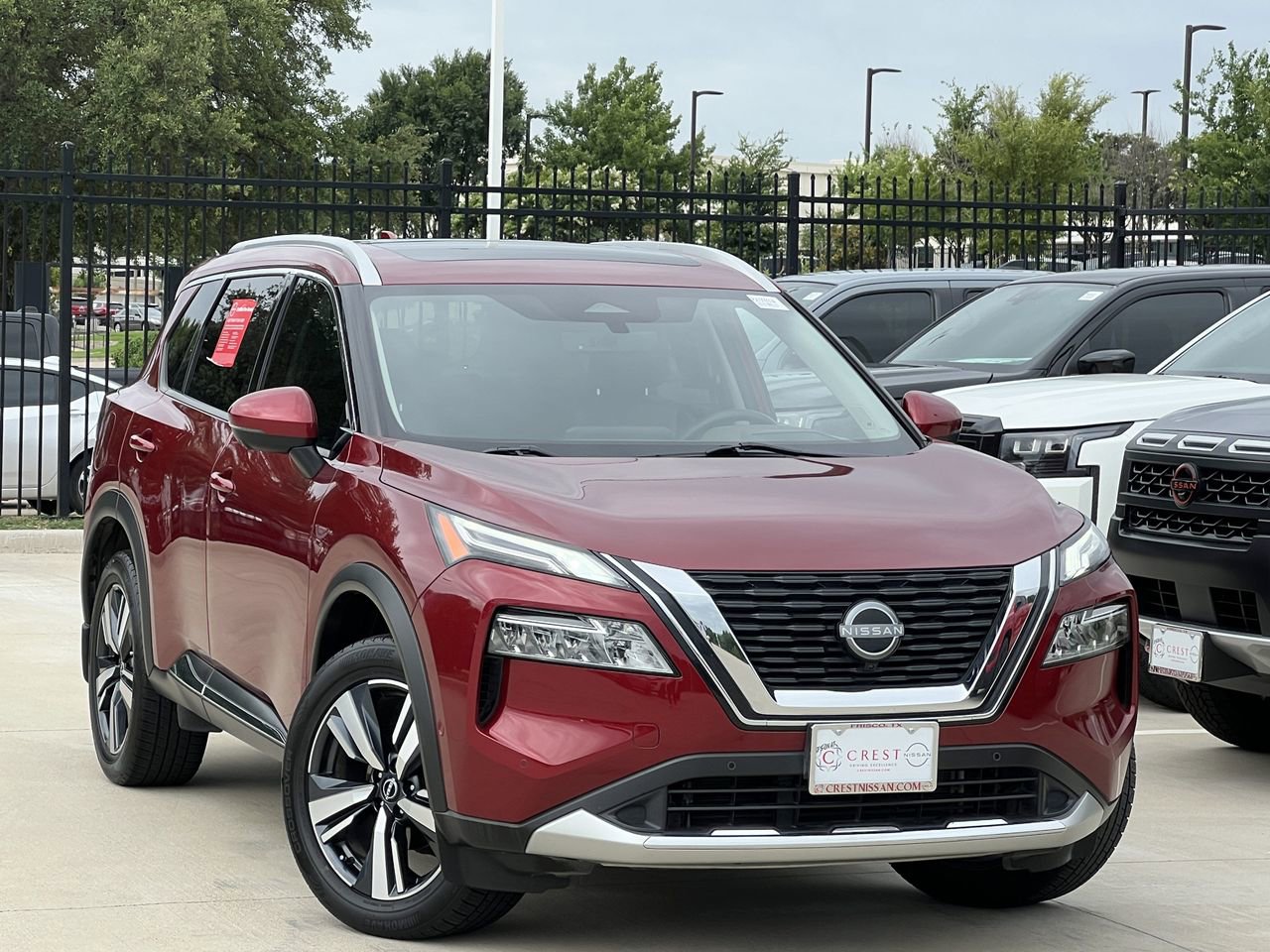 Used 2023 Nissan Rogue Platinum w/ Platinum Premium Package FWD image 2
