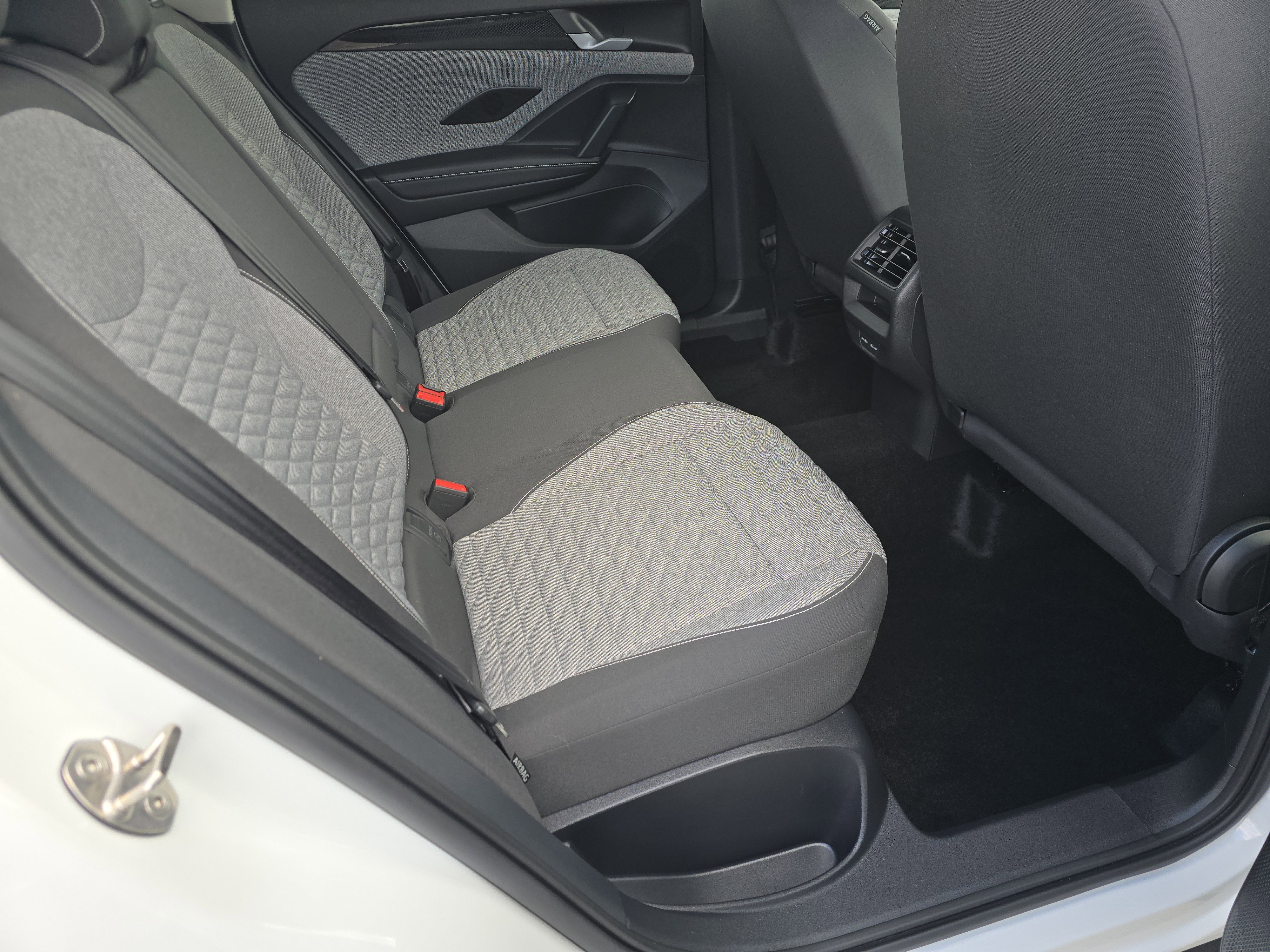 New 2025 Volkswagen Tiguan S AWD/4WD image 17