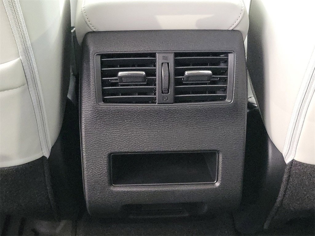 New 2025 Mitsubishi Outlander SE image 11