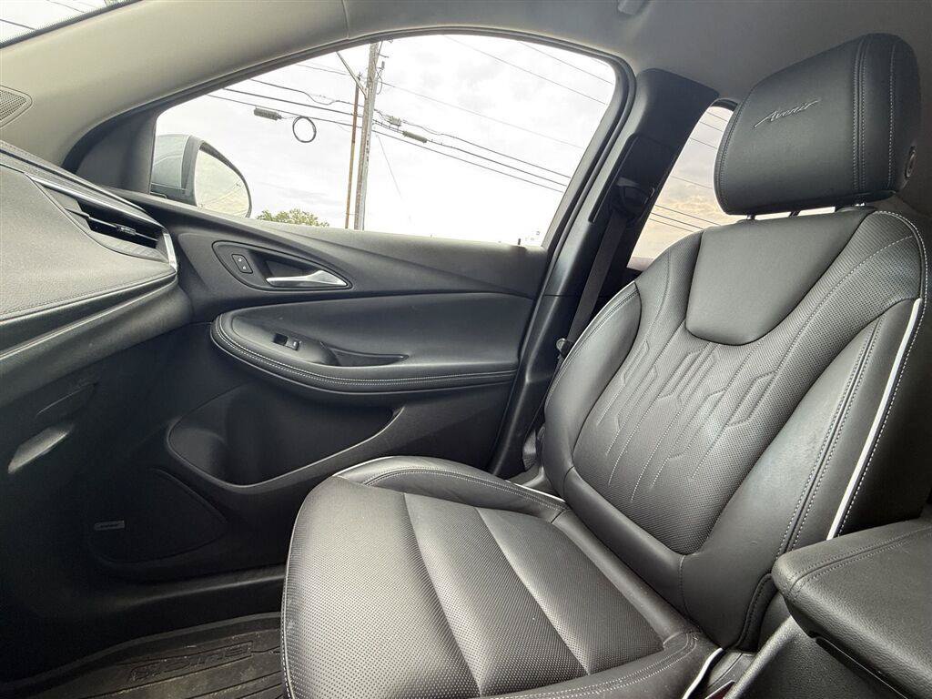 Used 2024 Buick Encore GX Avenir w/ Avenir Convenience Package FWD image 19