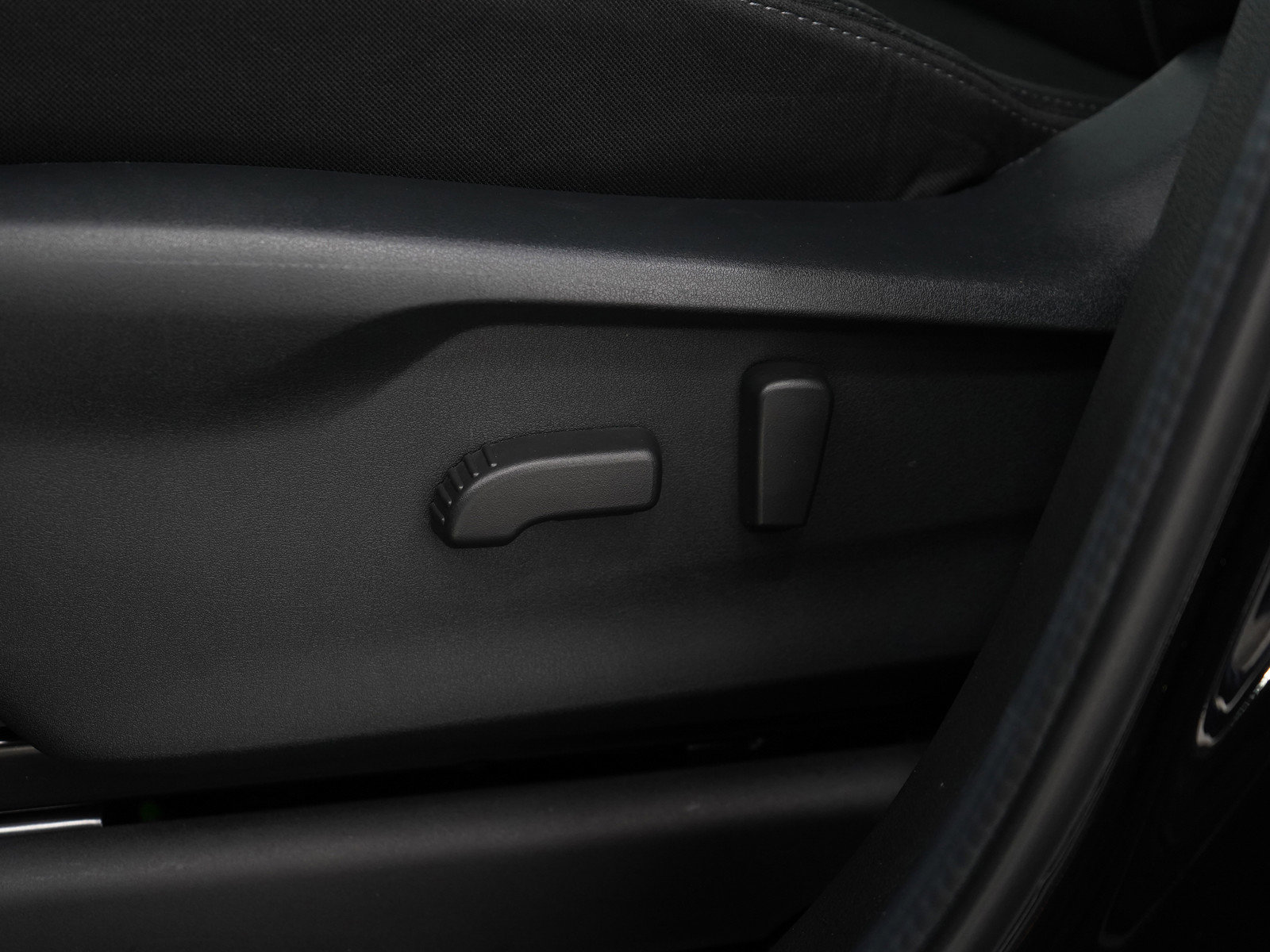 Used 2024 Subaru Ascent Premium w/ Convenience Package image 30