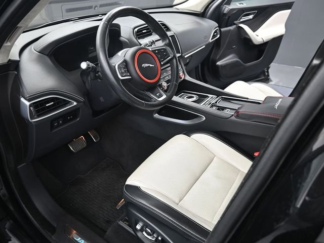 Used 2020 Jaguar F-PACE R-Sport image 13