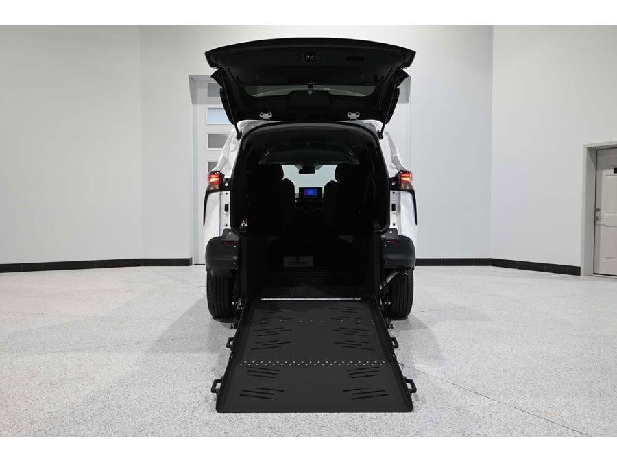 New 2025 Toyota Sienna LE image 18