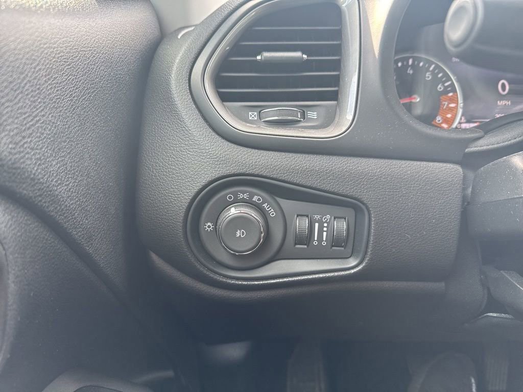 Used 2022 Jeep Renegade Limited image 32